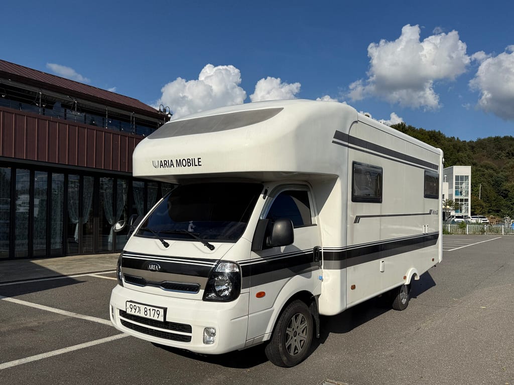 아리아모빌 벨라 620 축연장 캠핑카 2018년식 – 83,700km