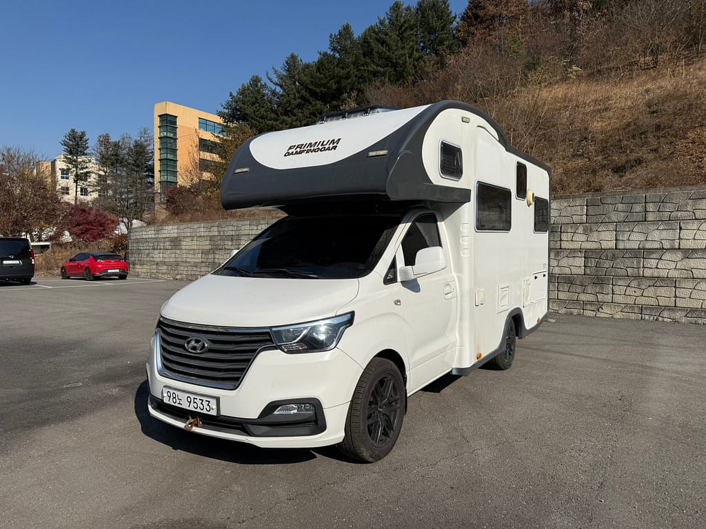 스타렉스 모터홈 2019년식 – 86,987km